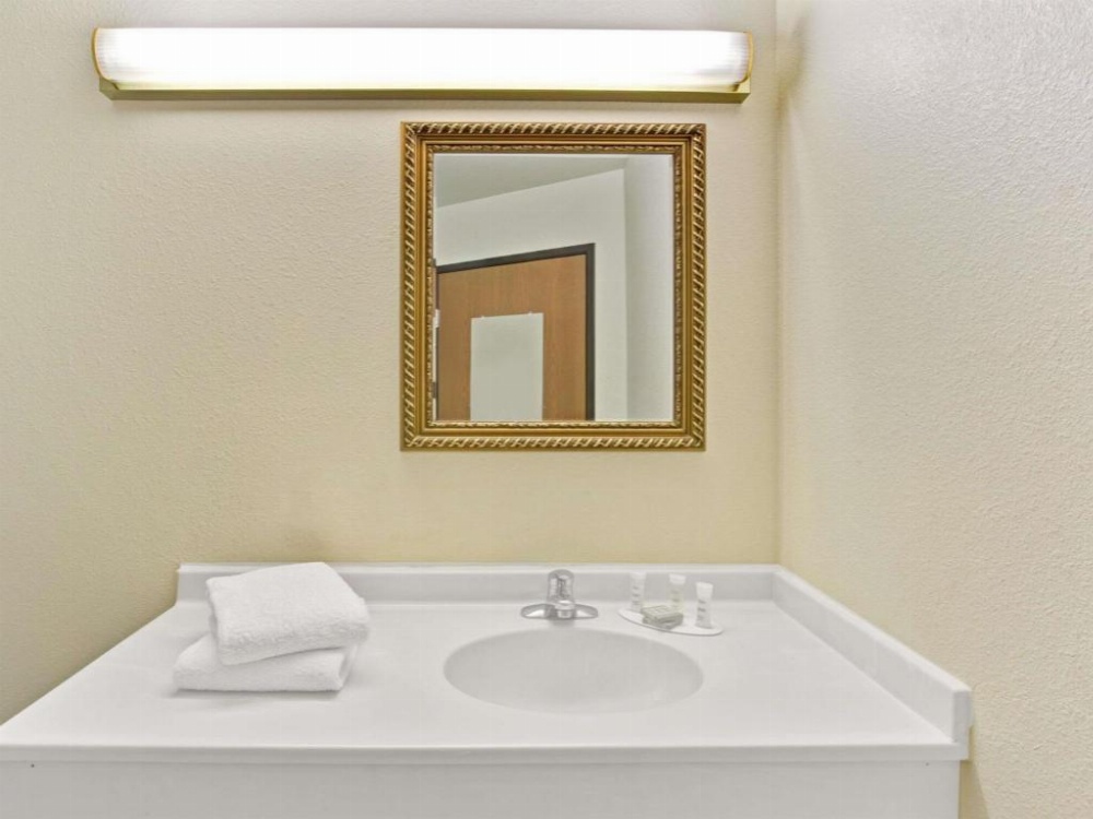 Super 8 by Wyndham Gurnee